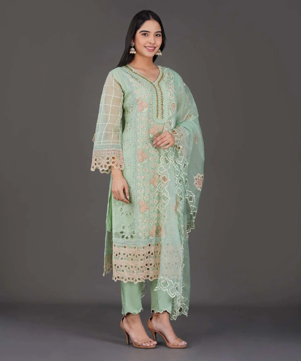 mint-green-floral-embroidered-kurta-set-detail